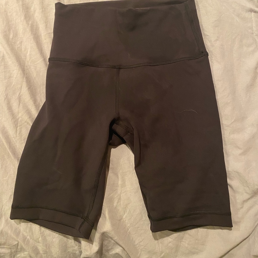 Lululemon align biker shorts- size 4, 8inches